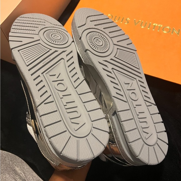 Louis Vuitton shoes size 10 - Picture 3 of 4